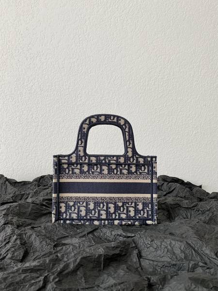  Handbags Dior Book Tote 8001 size:23*17*11 cm