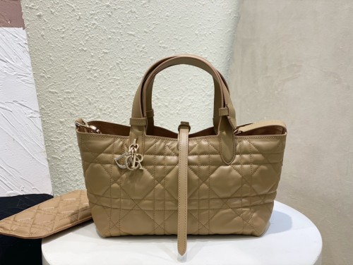  Handbags  Dior 6230 size：23*15*15 cm