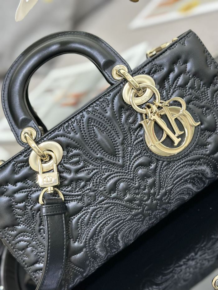  Handbags Lady Dior M0540 size:22*13.5*5 cm