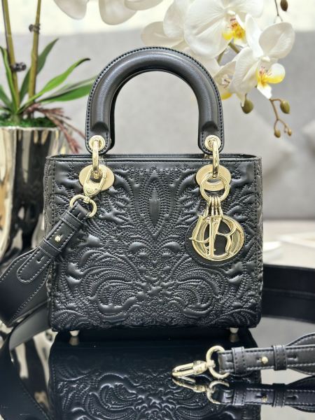  Handbags Lady Dior M0538 size:20*16.5*8 cm