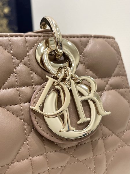  Handbags Dior 9240 size：22*6*12 cm