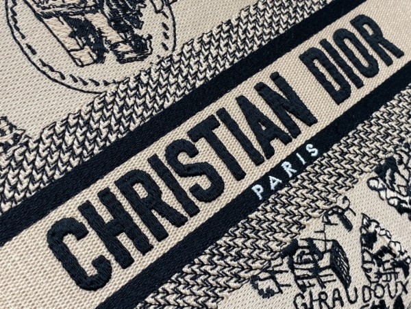 Handbags Lady Dior M0565OOMP-M918 size 24*11*20 cm