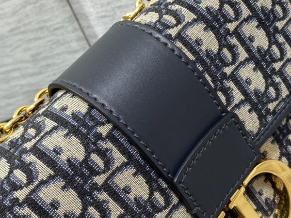  Handbags 𝐃!𝐨𝐫 𝐌𝐨𝐧𝐭𝐚𝐢𝐠𝐧𝐞 9208 size：25x16.5x8