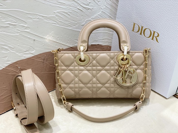  Handbags Dior 9240 size：22*6*12 cm