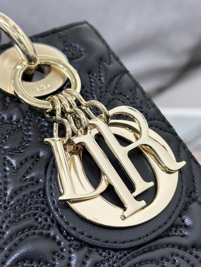  Handbags Lady Dior M0538 size:20*16.5*8 cm