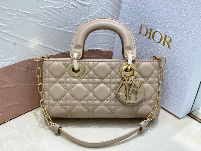  Handbags Dior 9240 size：22*6*12 cm