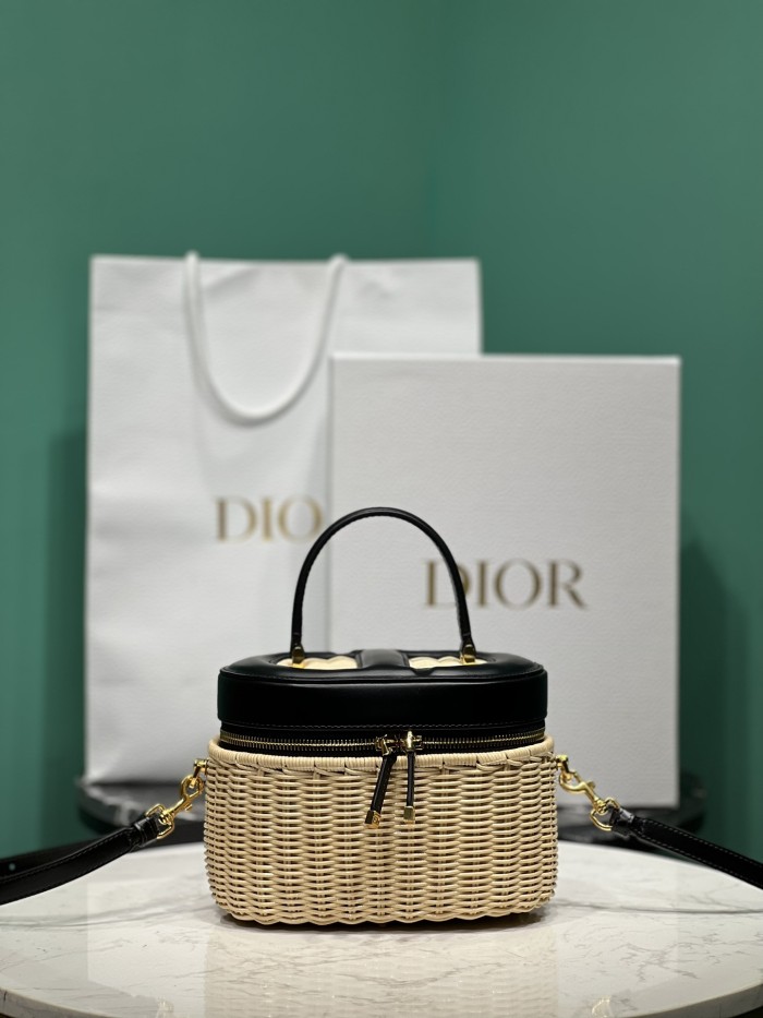  Handbags 𝐃𝐢𝐨𝐫 𝐒𝐢𝐠𝐧𝐚𝐭𝐮𝐫𝐞 𝐕𝐚𝐧𝐢𝐭𝐲 size:24*14*18 cm