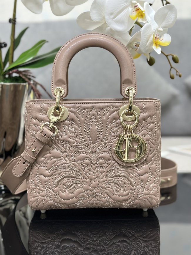  Handbags Lady Dior M0538 size:20*16.5*8 cm