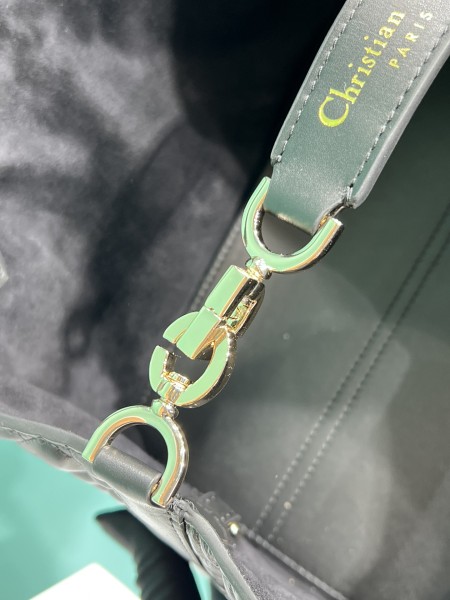 Handbags  Dior Toujours size：23*15*15 cm