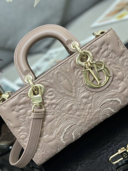  Handbags Lady Dior M0540 size:22*13.5*5 cm