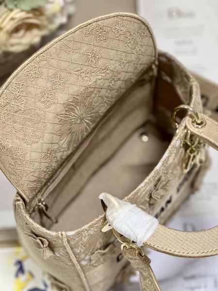  Handbags Dior 9207 size：24*20*11 cm