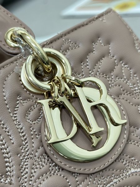  Handbags Lady Dior M0540 size:22*13.5*5 cm