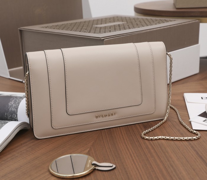  Handbags Bvlgari 370449850 size:25*12*3.5 cm