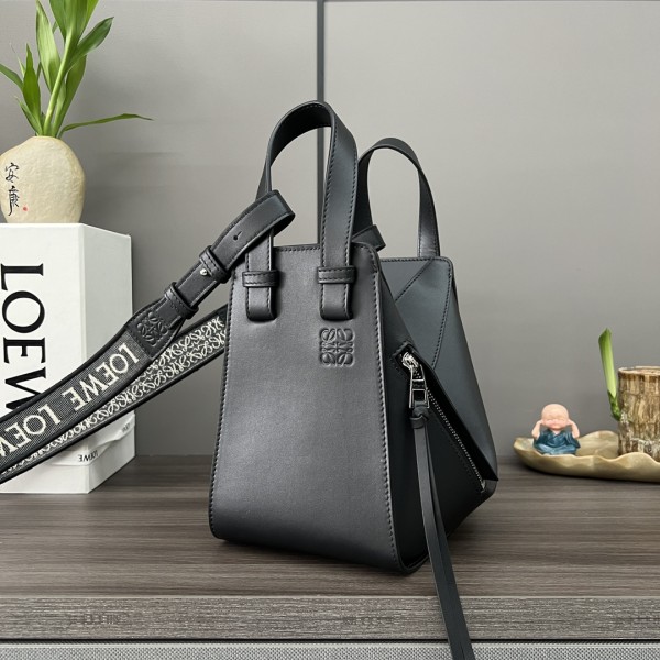  Handbags  LOEWE Hammock 262308 size:19.5*14.4*20.8 cm