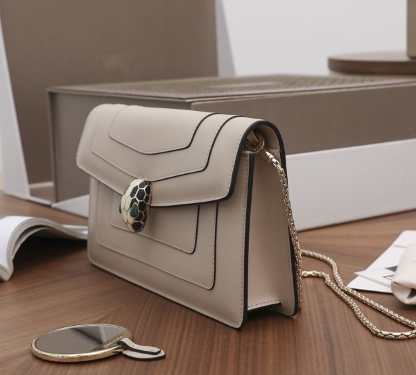  Handbags Bvlgari 370449850 size:25*12*3.5 cm