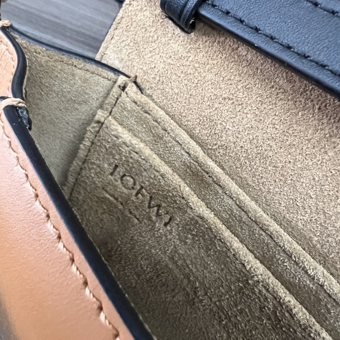  Handbags LOEWE 61824  size:21*12.5*9.5 cm