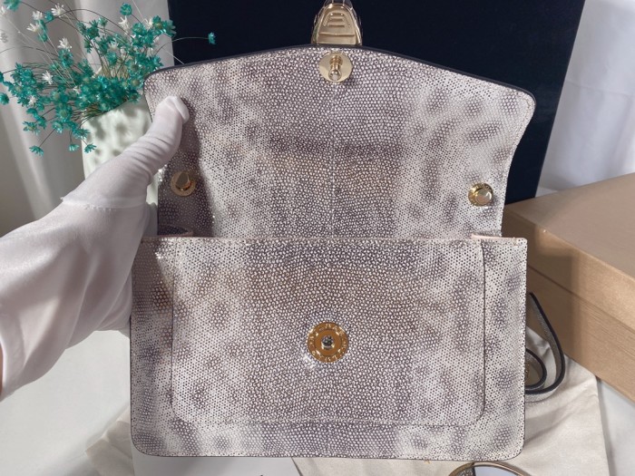  Handbags Bvlgari 381029880 size:22*13*5 cm