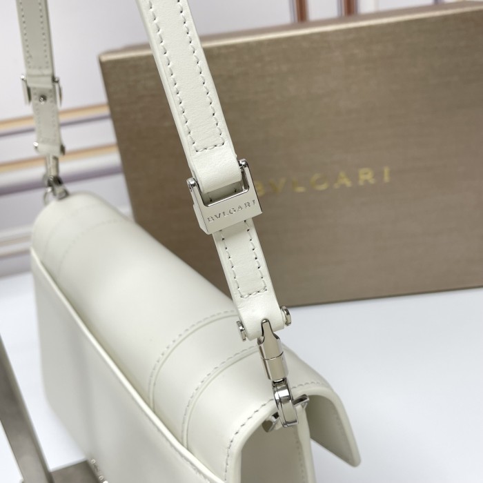  Handbags Bvlgari 292104 size:22*15*4.5 cm