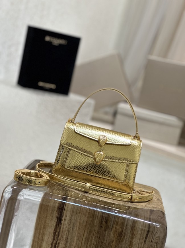  Handbags Bvlgari 288739 size:18.5*13*6.5 cm