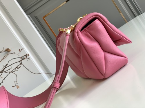  Handbags Bvlgari 2910850801 size:18*12*8 cm