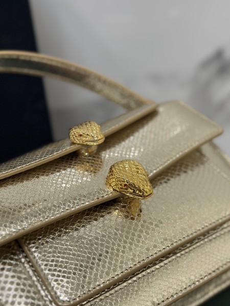  Handbags Bvlgari 288739 size:18.5*13*6.5 cm