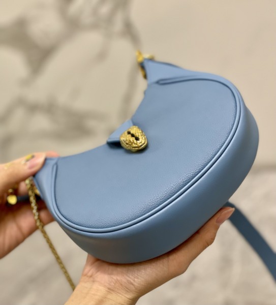  Handbags Bvlgari 291765 size:19.5*20*5 cm