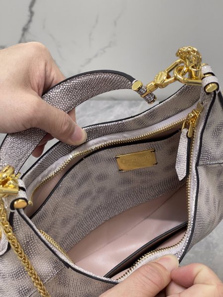  Handbags Bvlgari 291636 size:25.5*25*5.5 cm