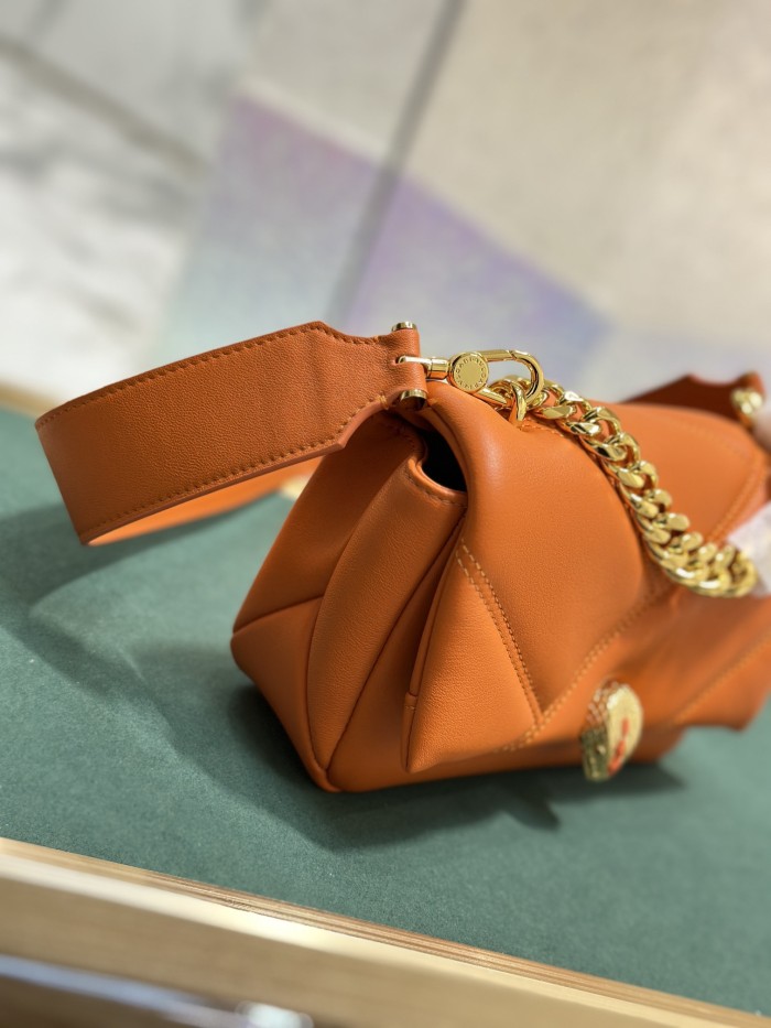  Handbags Bvlgari 291085 size:18*12*8 cm