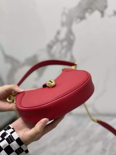  Handbags Bvlgari 291765 size:19.5*20*5 cm