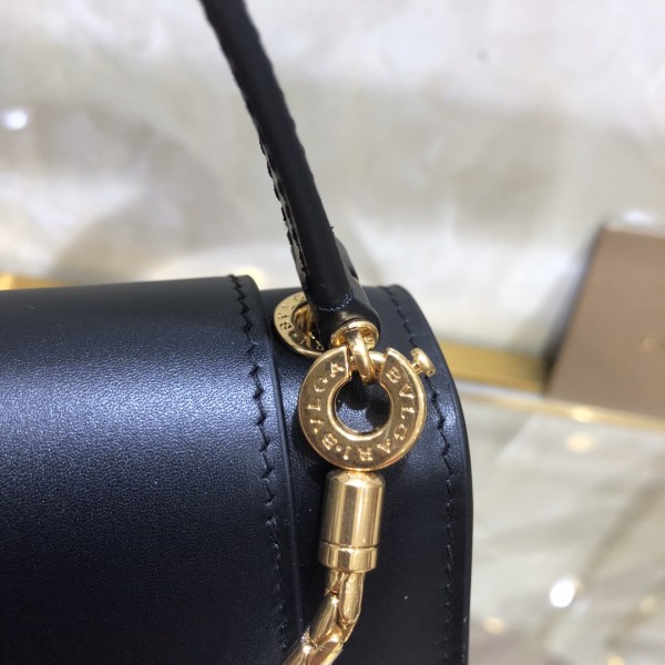  Handbags Bvlgari 288739 size:18.5*13*6.5 cm