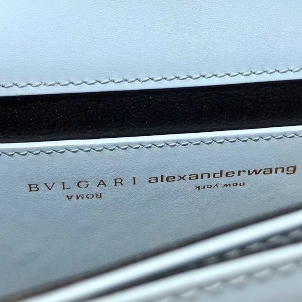  Handbags Bvlgari 288739 size:18.5*13*6.5 cm