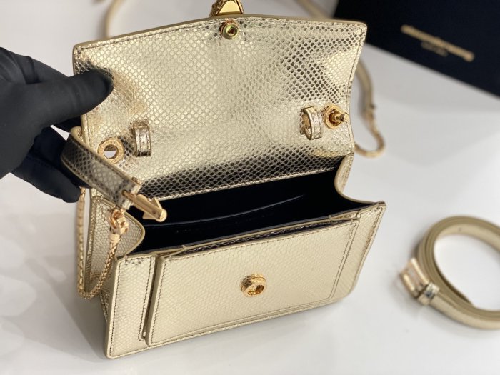  Handbags Bvlgari 8739 size:19*13*6.5 cm