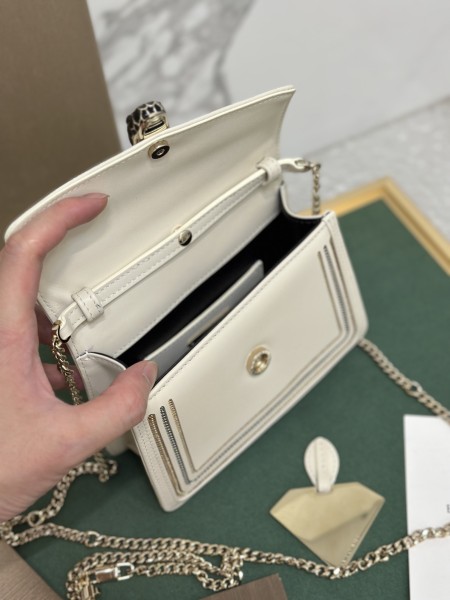  Handbags Bvlgari 288104 size:17*11*5 cm
