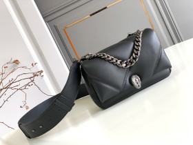  Handbags Bvlgari 2910850801 size:18*12*8 cm