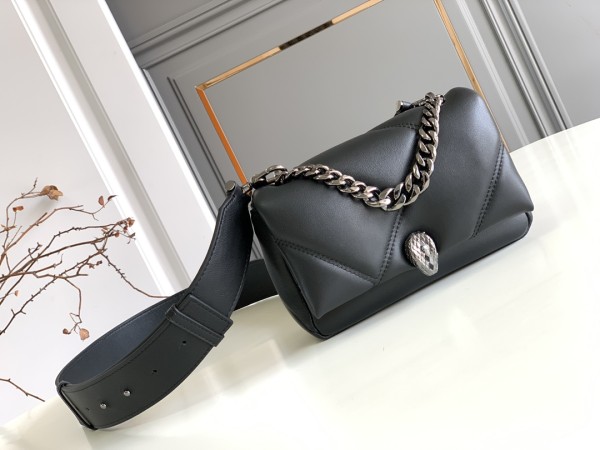  Handbags Bvlgari 2910850801 size:18*12*8 cm