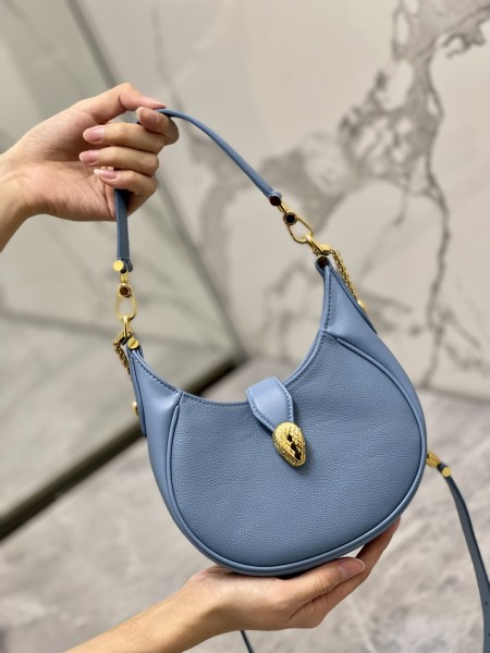  Handbags Bvlgari 291765 size:19.5*20*5 cm