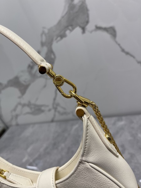  Handbags Bvlgari 291765 size:19.5*20*5 cm