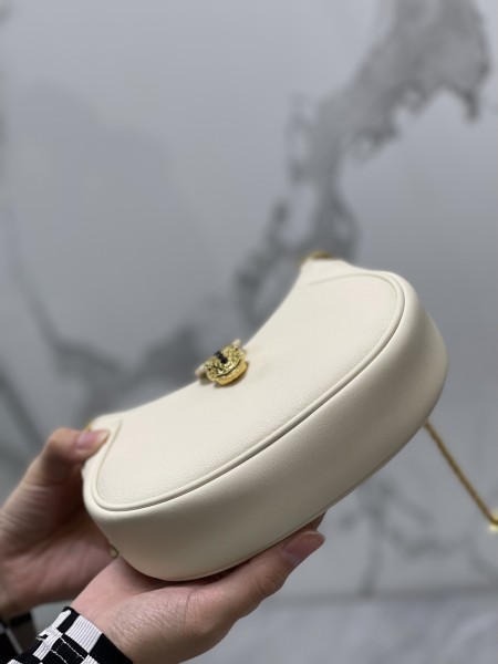  Handbags Bvlgari 291765 size:19.5*20*5 cm