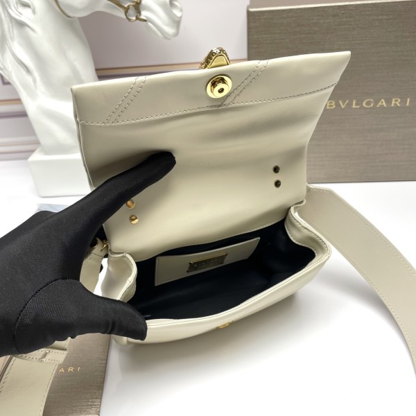  Handbags Bvlgari 291086 size:18*12*8 cm