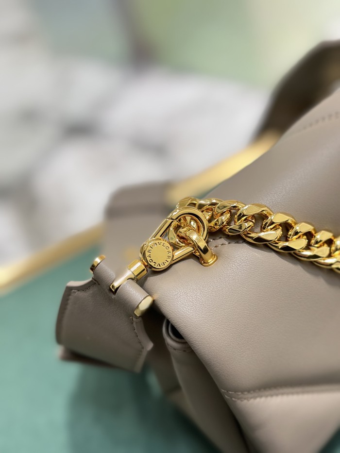  Handbags Bvlgari 291088 size:22.5*15*10 cm