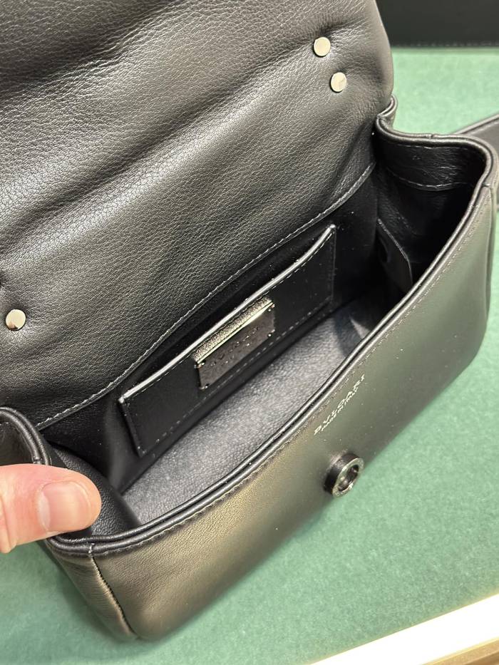  Handbags Bvlgari 291085 size:18*12*8 cm