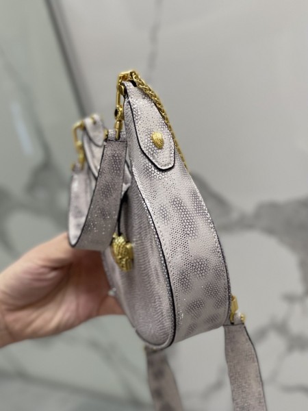  Handbags Bvlgari 291765 size:19.5*20*5 cm