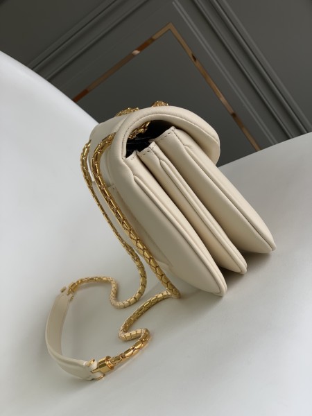  Handbags Bvlgari SERPENTI REVERSE size:22.5*15*7 cm