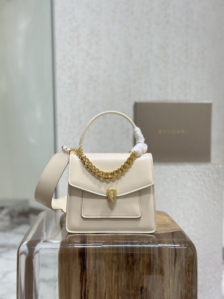  Handbags Bvlgari 290762 size:18*15*9.5 cm