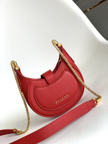  Handbags Bvlgari 291665087 size:13*8*3.5 cm