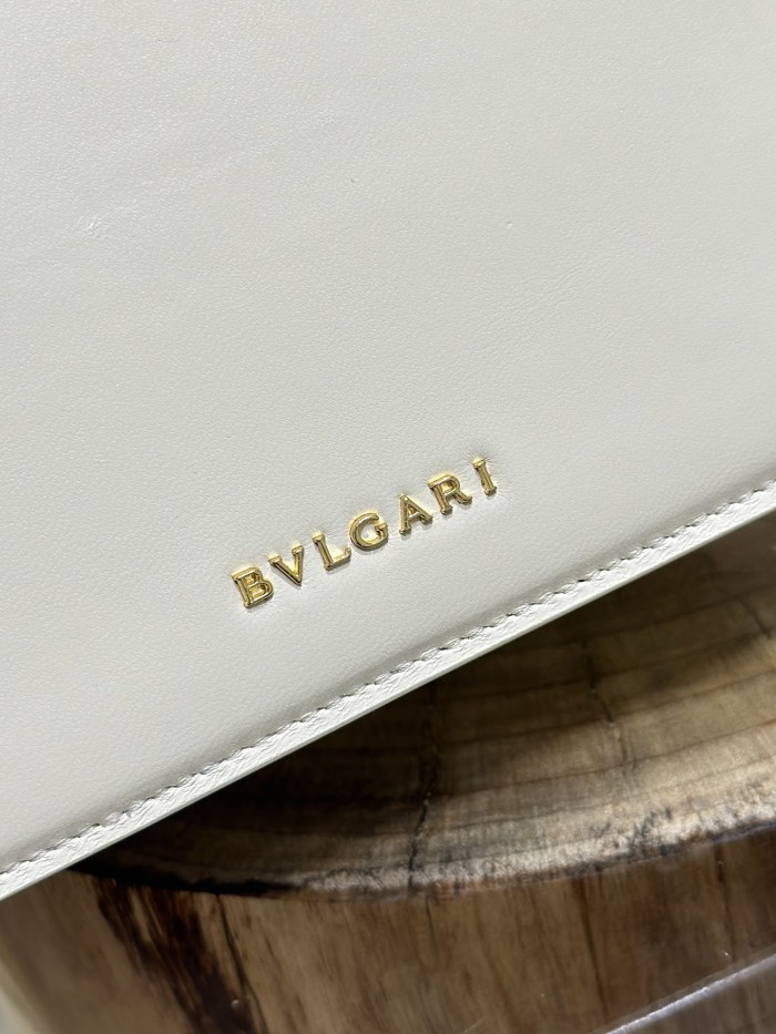  Handbags Bvlgari 290762 size:18*15*9.5 cm