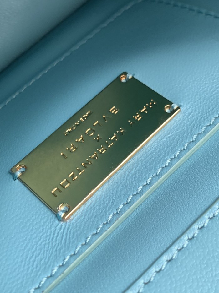  Handbags Bvlgari BVLGARI size:19.2*15*6 cm