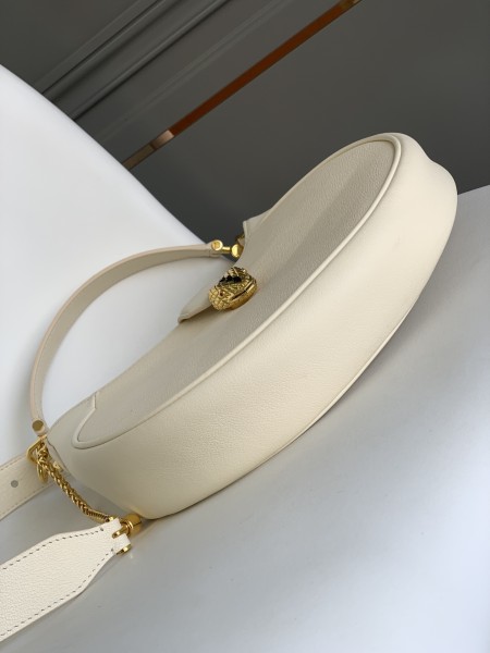 BVLGARI Serpenti Ellipse Cow Leather Shoulder Bag Crossbody Bag Women's Ivory White 291639 size 25.5*5.5*25 cm