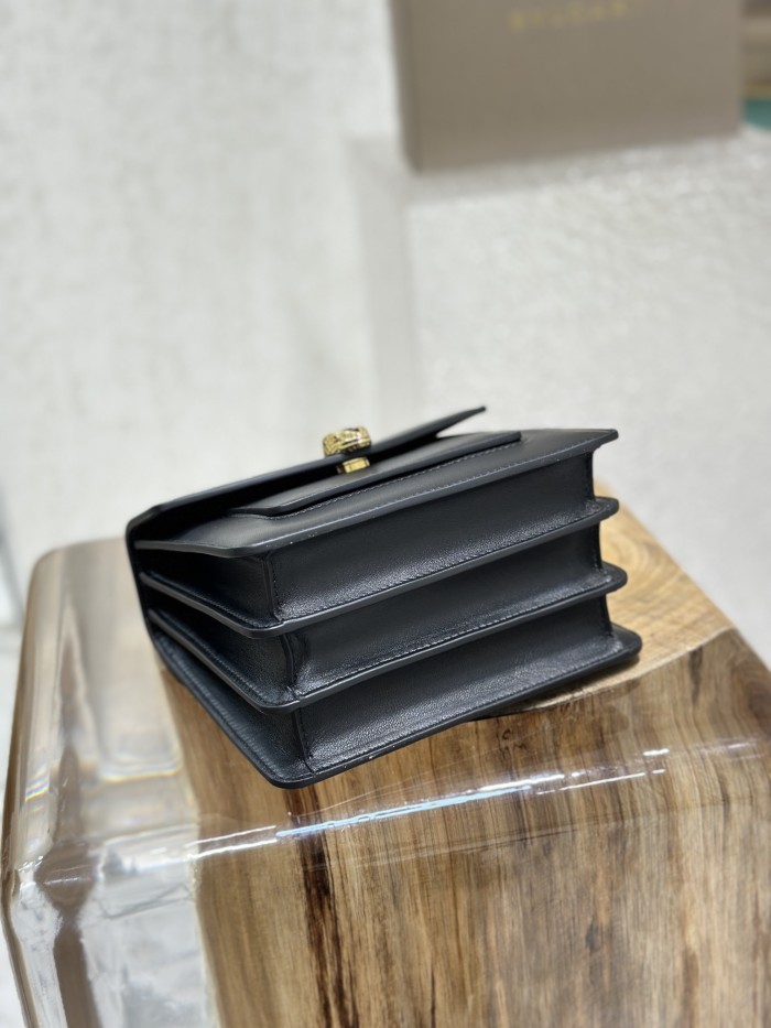  Handbags Bvlgari 290762 size:18*15*9.5 cm