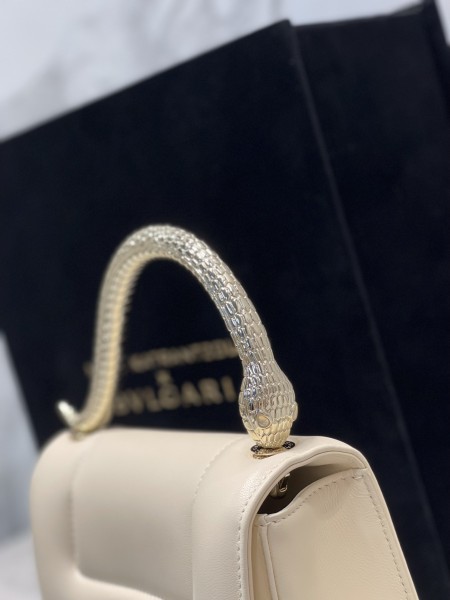  Handbags Bvlgari 291071 size:19.2*15*6 cm